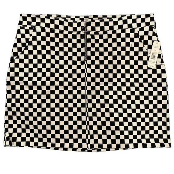 Dresses & Skirts - NWT Checkered Mini Skirt | Black & White